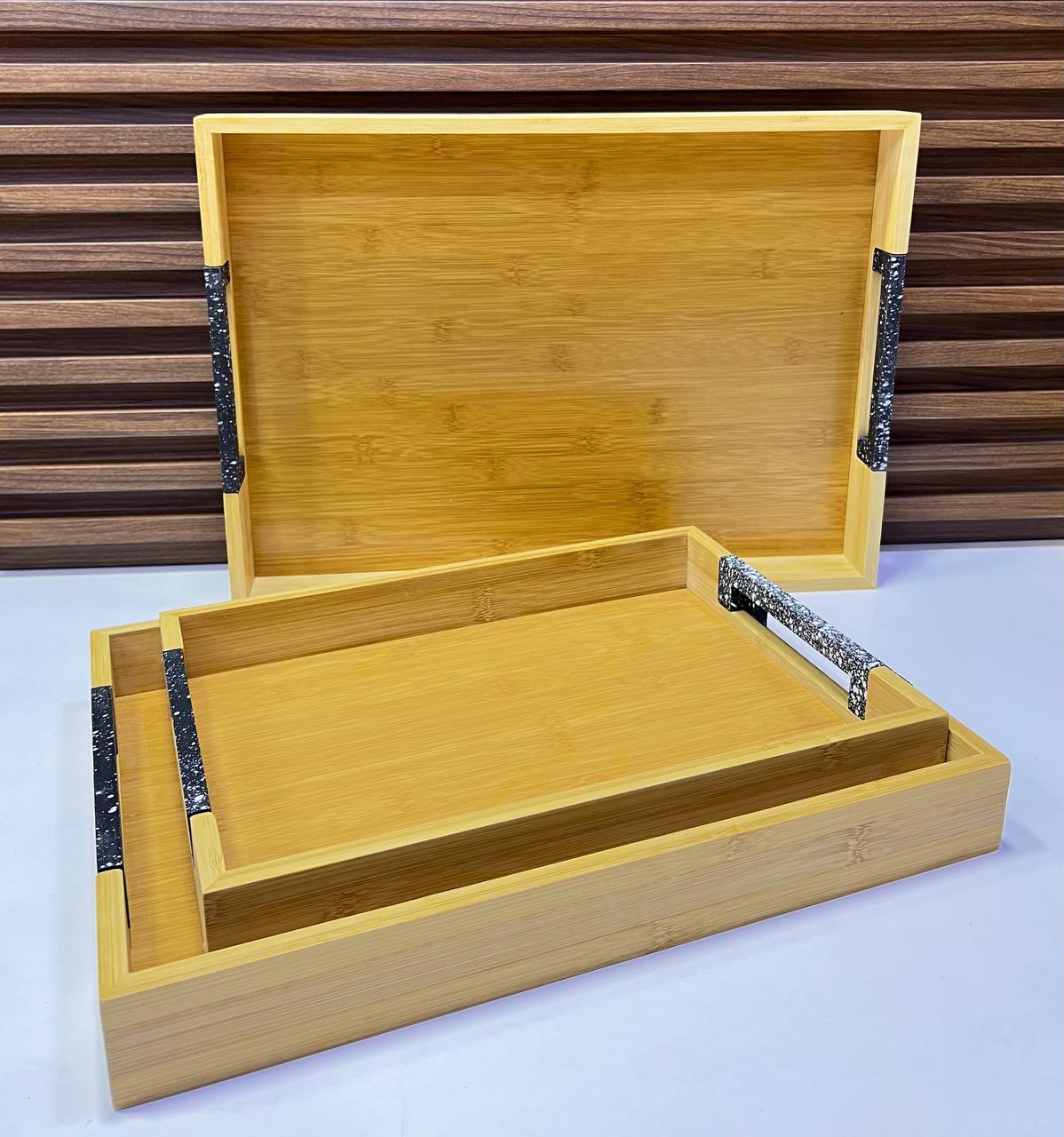 Ensemble de plateaux en bois avec poignées décoratives ✨