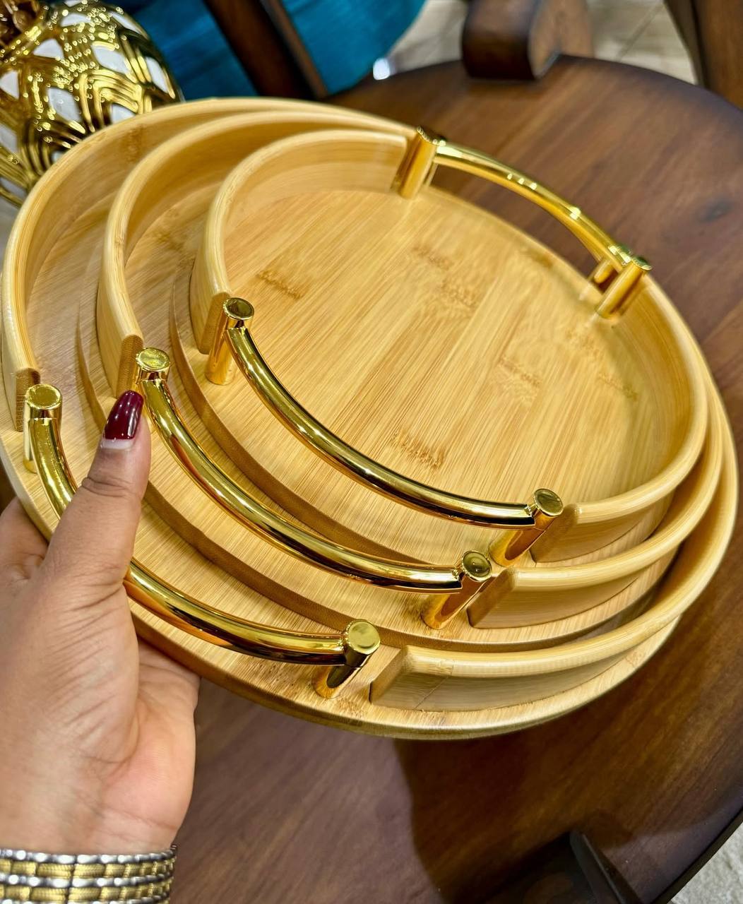 🌿 Ensemble de plateaux ronds en bois avec poignées dorées ✨