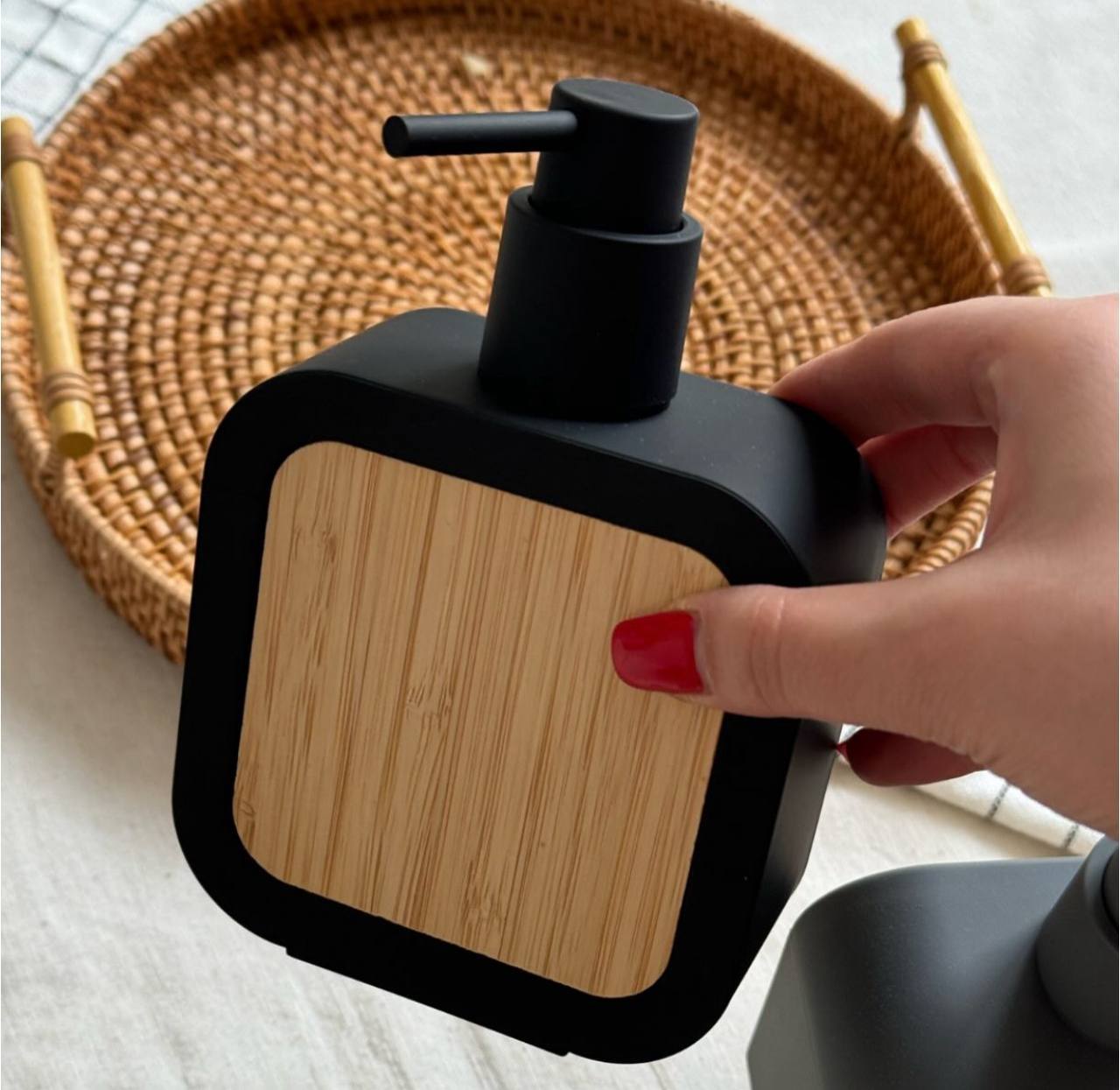 distributeur savon a main