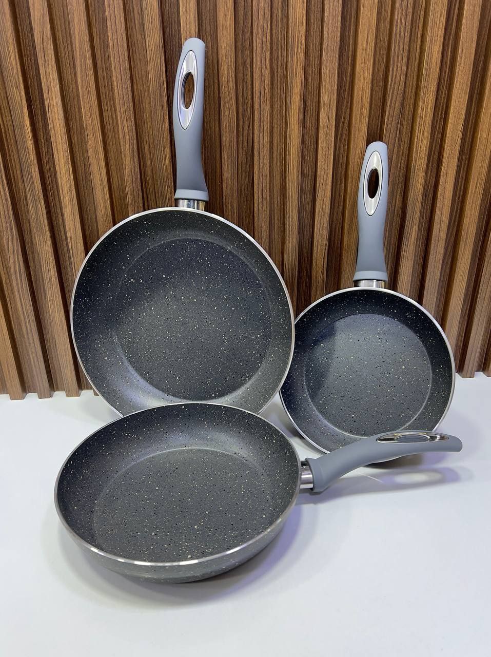 ensemble de poêles à frire en granite 3ps.