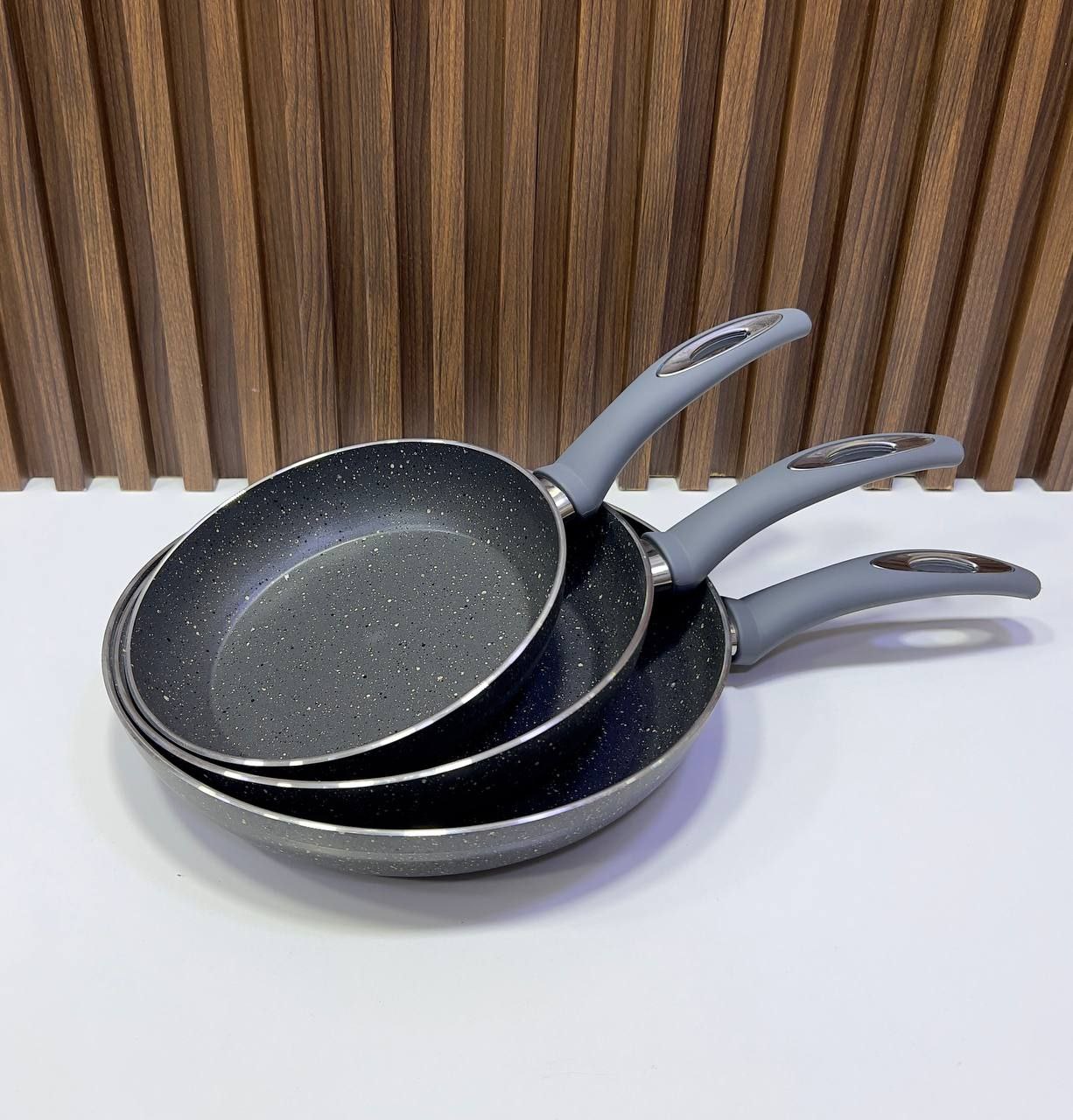 ensemble de poêles à frire en granite 3ps.