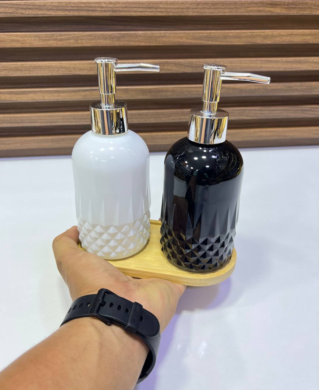 Distributeur de savon moussant pour les mains