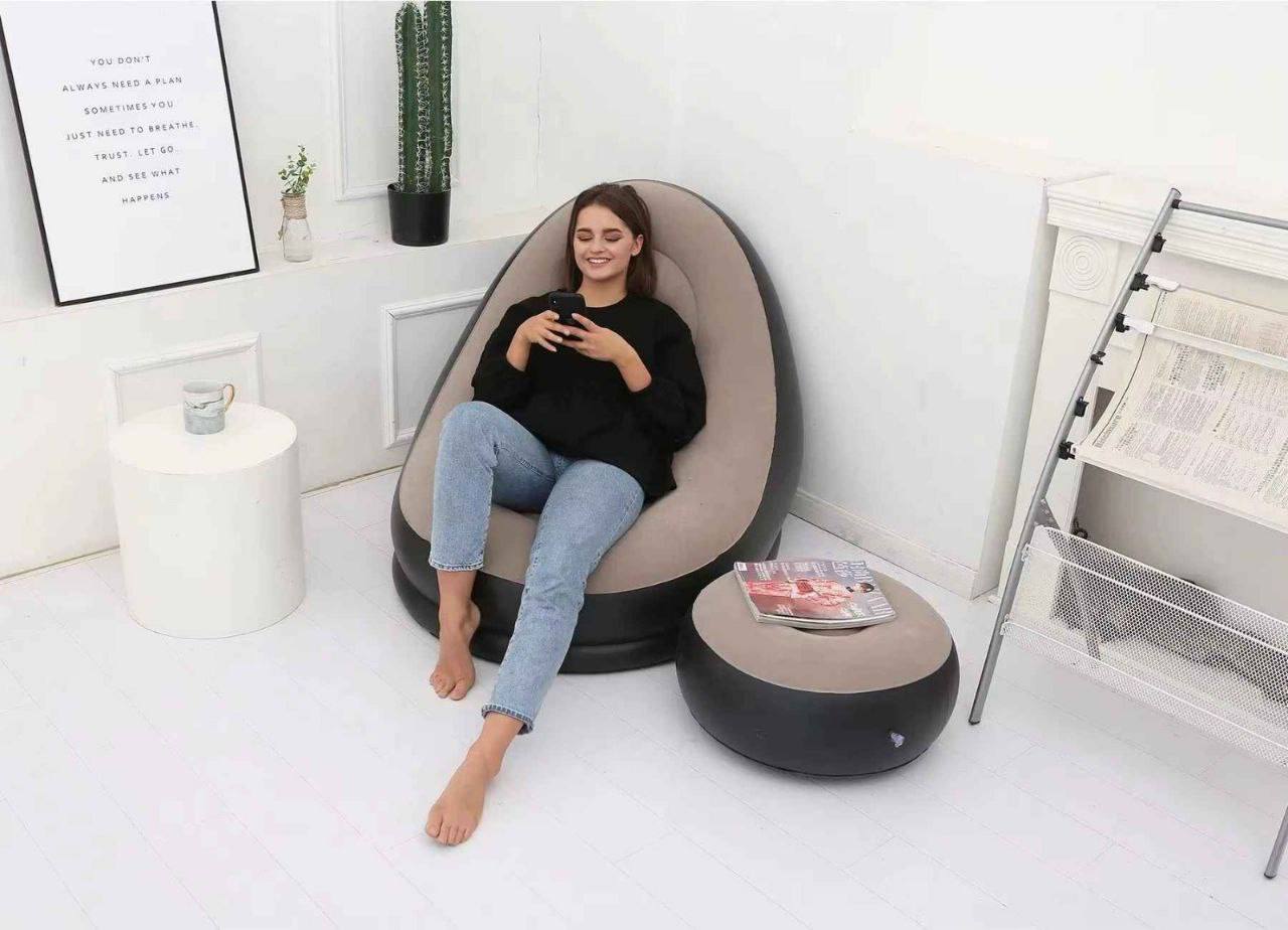 Sofa confortable avec repose-pieds en air