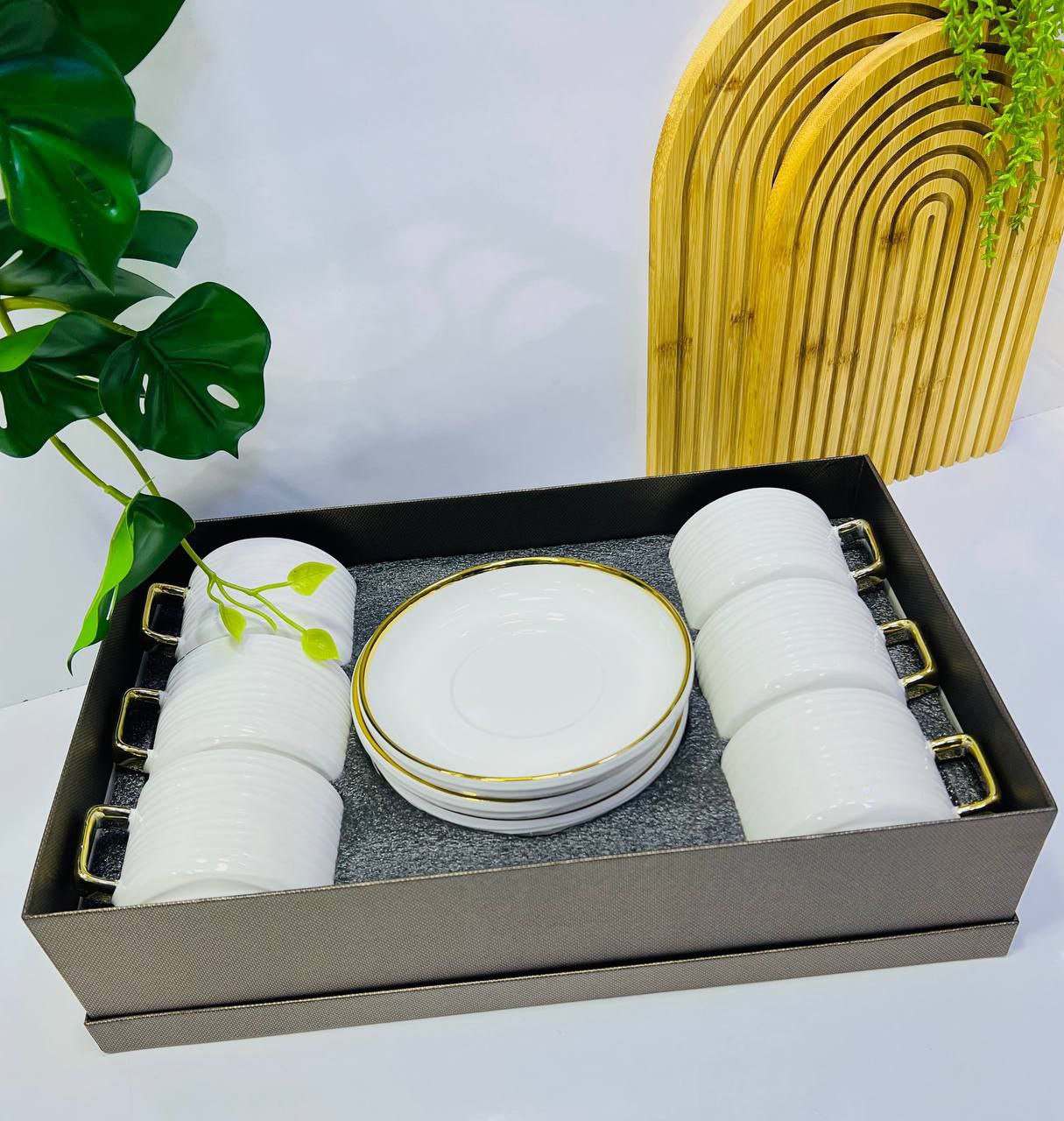 Service à café en porcelaine blanche avec bordure dorée ✨