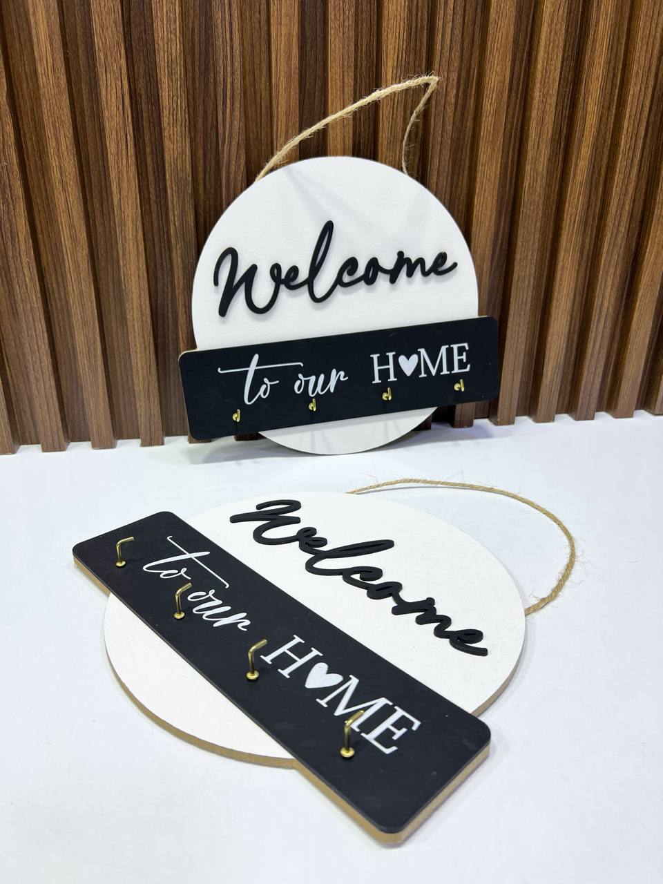 🌿 Porte-clés mural en bois décoratif, pratique et élégant.
✨ Parfait pour l’entrée ou la cuisine.