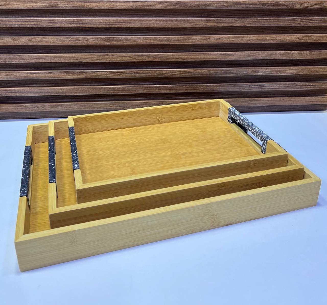 Ensemble de plateaux en bois avec poignées décoratives ✨