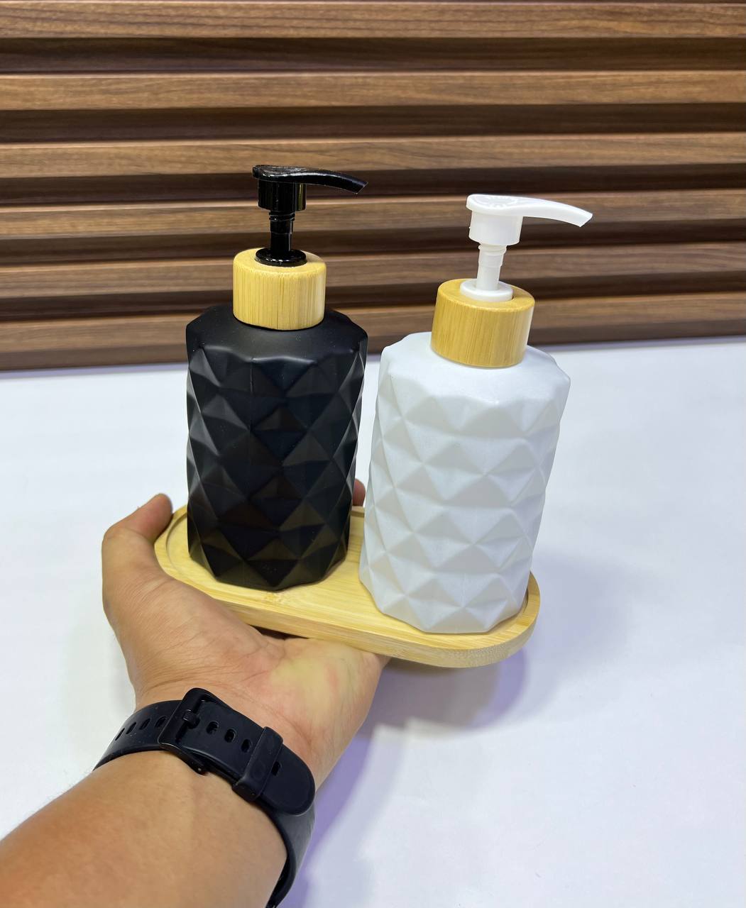 Distributeur de savon moussant pour les mains