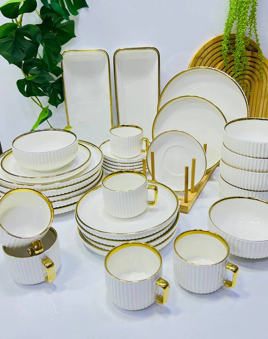 Service de table en porcelaine blanche avec bordure dorée/argentée 32 pièces