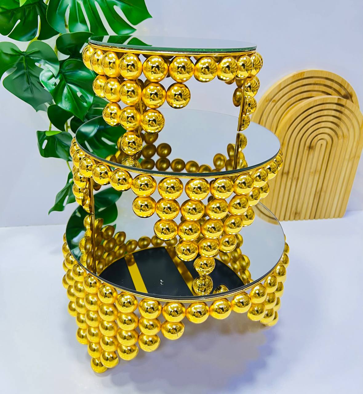 Plateaux décoratifs dorés à trois niveaux