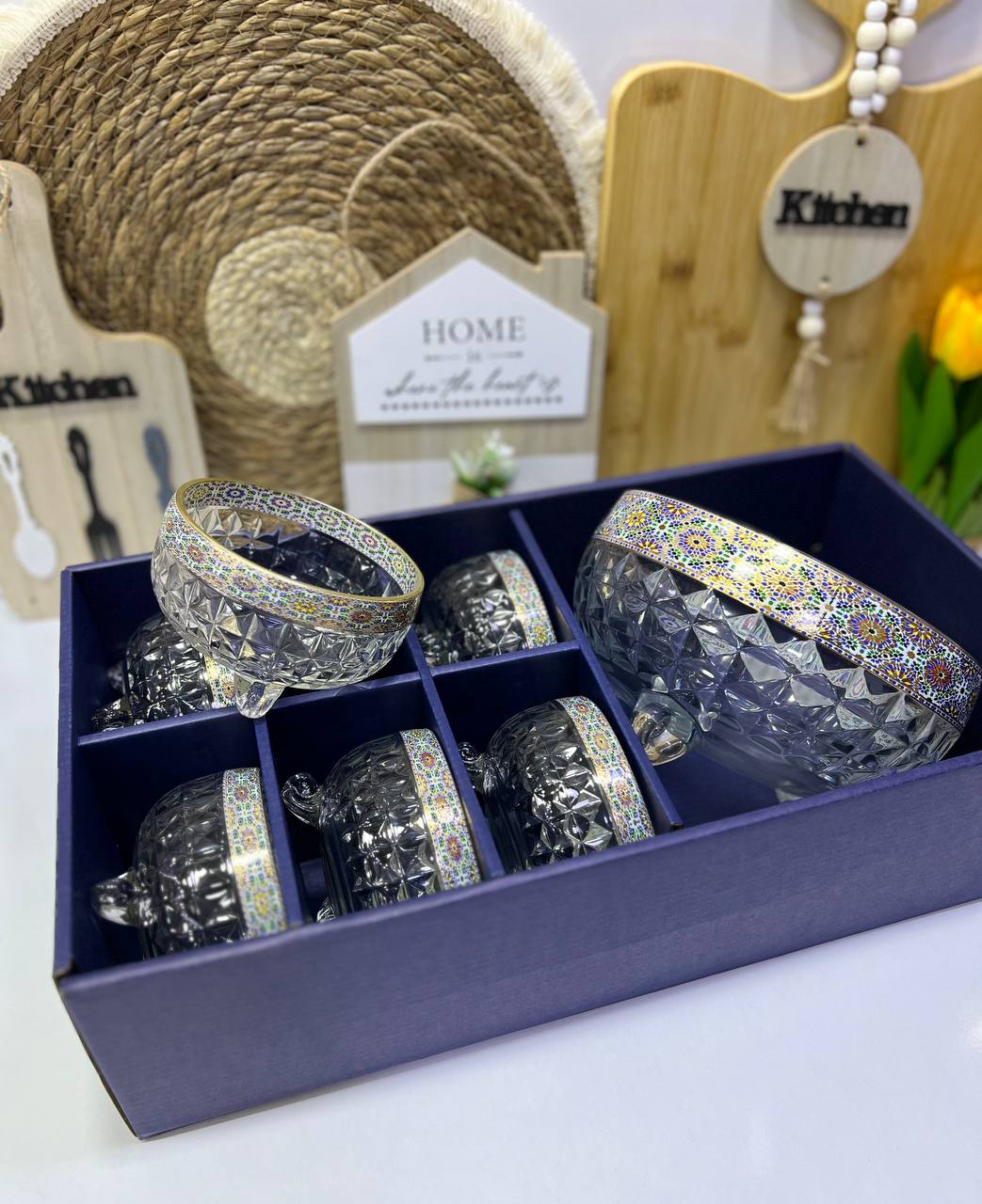 "Service de bols en verre avec motifs traditionnels colorés et bordure dorée