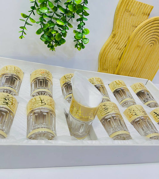 Service de 12 verres à thé colorés avec motifs dorée