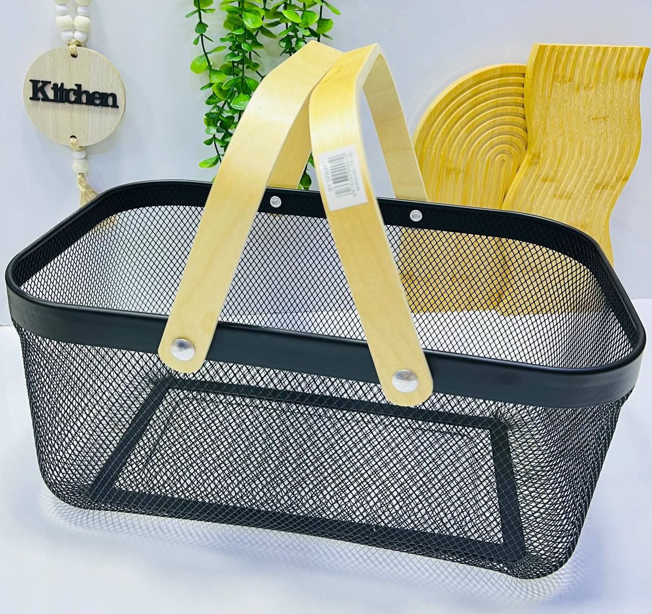 Panier design en métal noir avec poignées en bois – pratique et élégant pour la maison