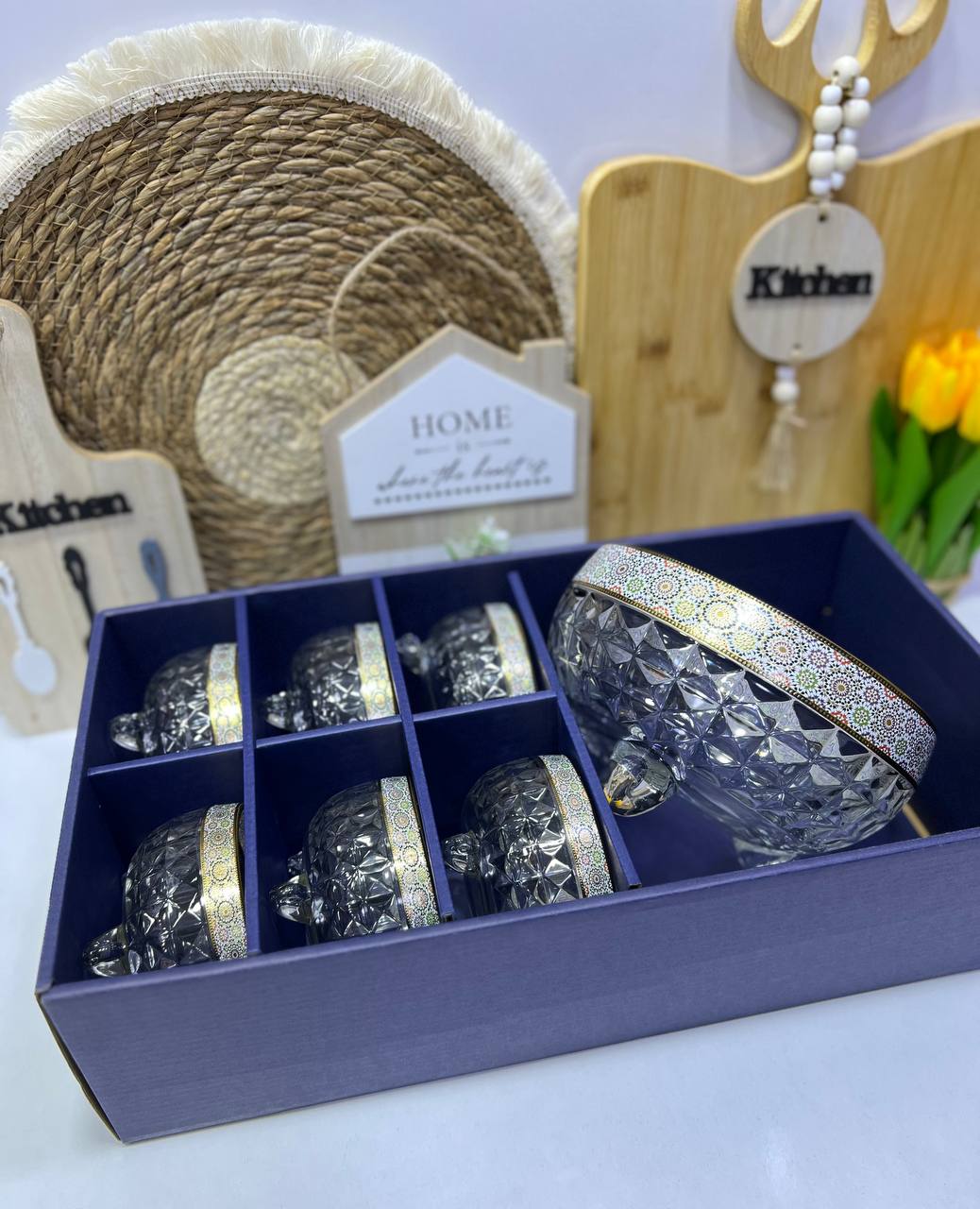 "Service de bols en verre avec motifs traditionnels colorés et bordure dorée