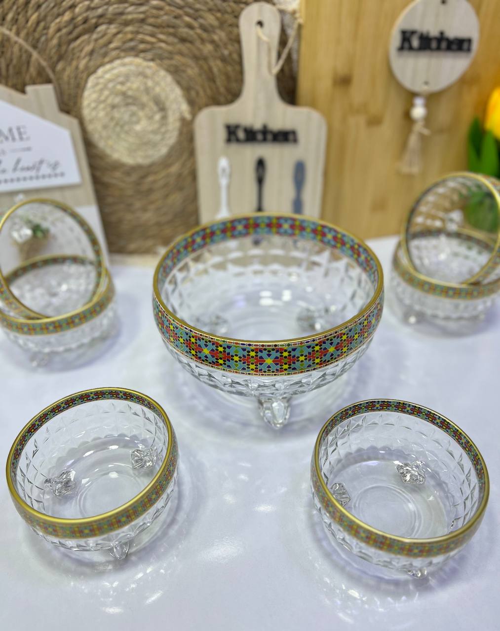 "Service de bols en verre avec motifs traditionnels colorés et bordure dorée
