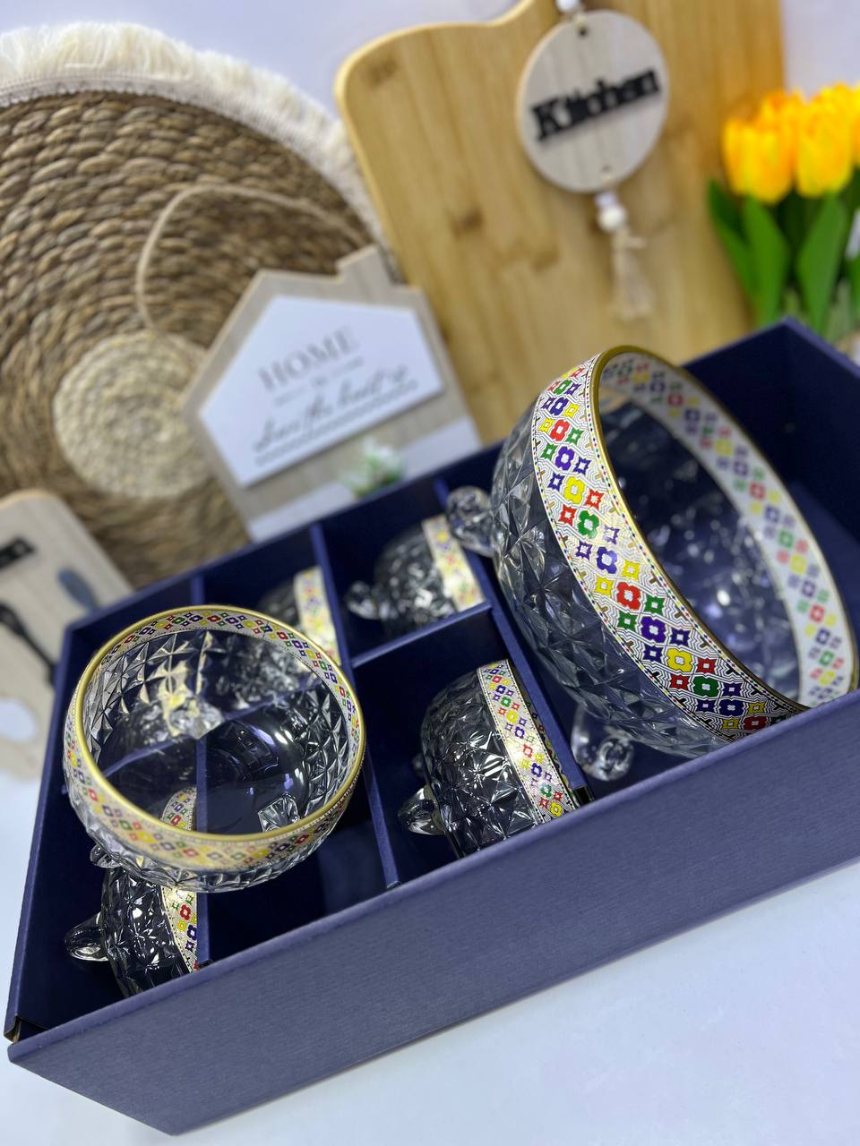 "Service de bols en verre avec motifs traditionnels colorés et bordure dorée