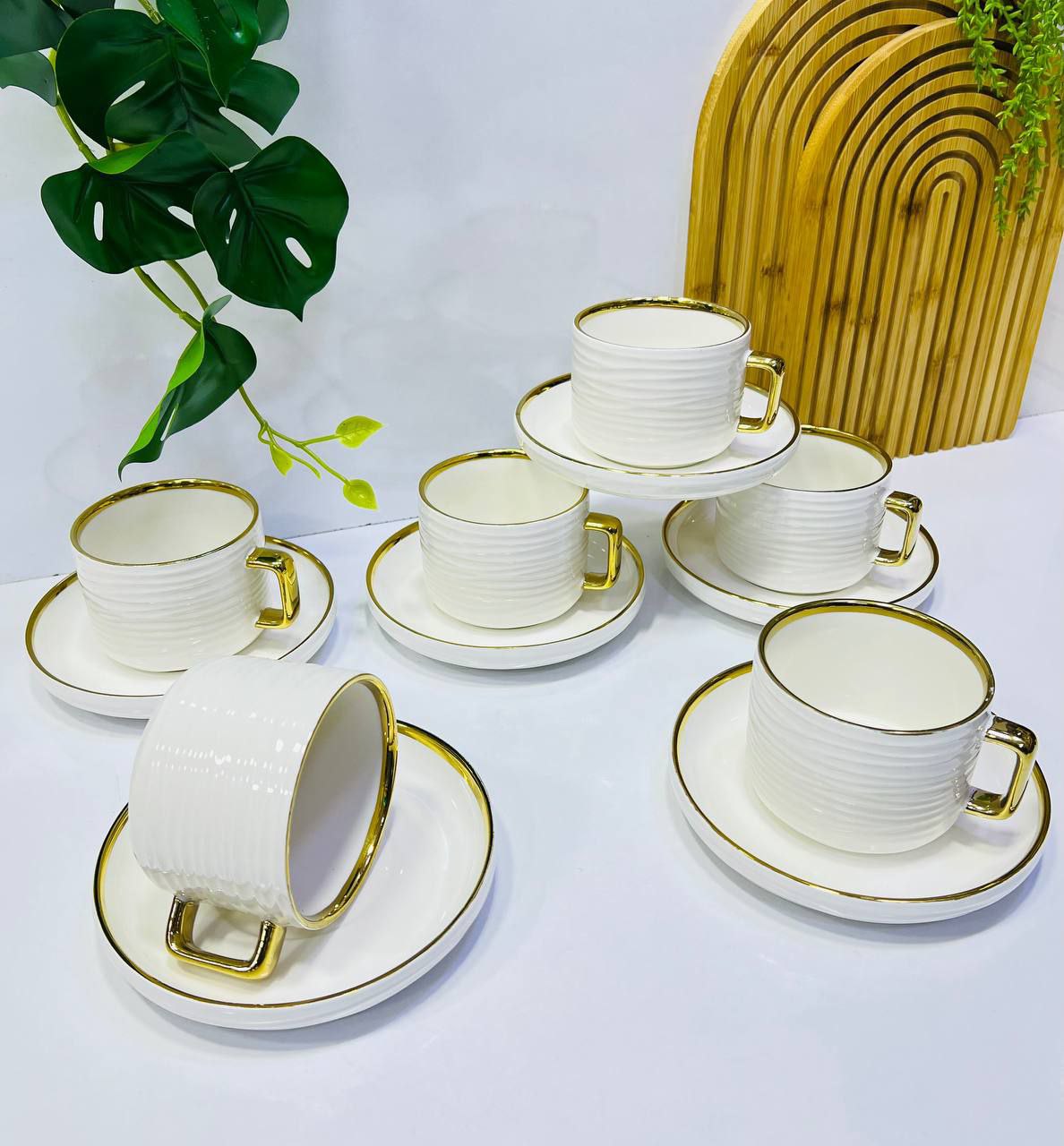 Service à café en porcelaine blanche avec bordure dorée ✨