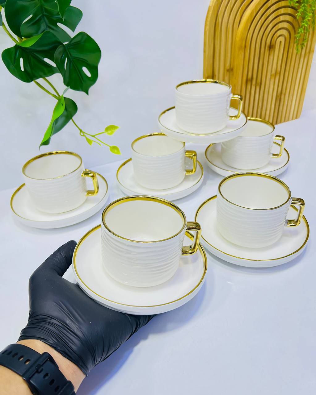 Service à café en porcelaine blanche avec bordure dorée ✨