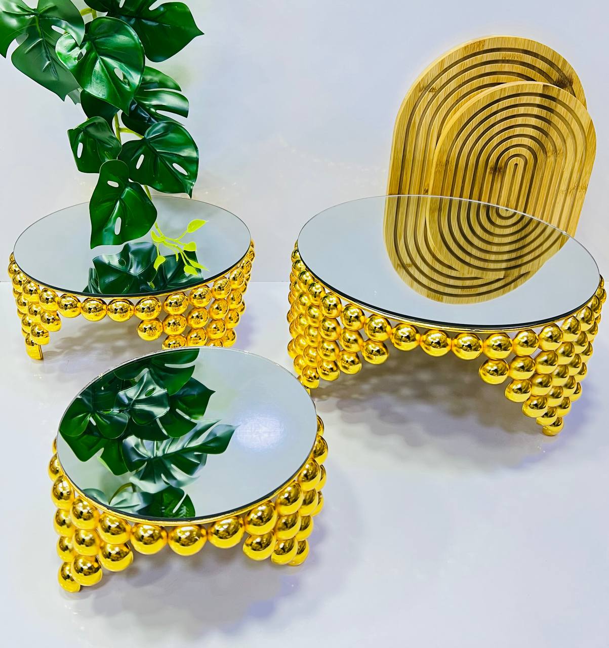 Plateaux décoratifs dorés à trois niveaux