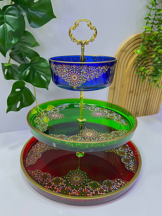 Élégant plateau marocain à 3 étages en verre coloré et dorures fines — une touche orientale chic pour vos tables.